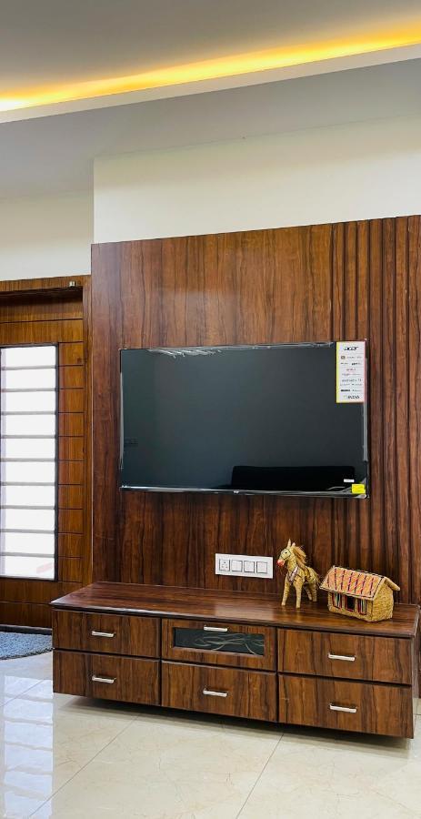 Luxurious 3 Bhk Villa In Bhuj - Shivani Homestay מראה חיצוני תמונה